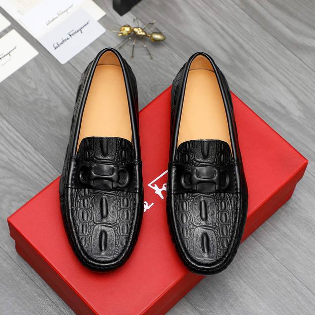 商品商标：Ferragamo 菲拉格慕 套腳鞋正码码数: 38-44 37.45.46订做不退换商品材料：精选 压纹牛皮鞋面 猪皮内里 橡胶大底