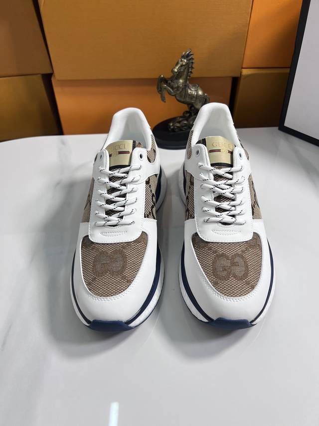 出厂价：品牌：古奇gucci标准码：38-44等级：官网同款材料：原版面料 舒适内里 轻便耐磨大底款式类别：男士时尚休闲鞋 跑步 运动鞋 尊贵奢侈品大牌元素 顶