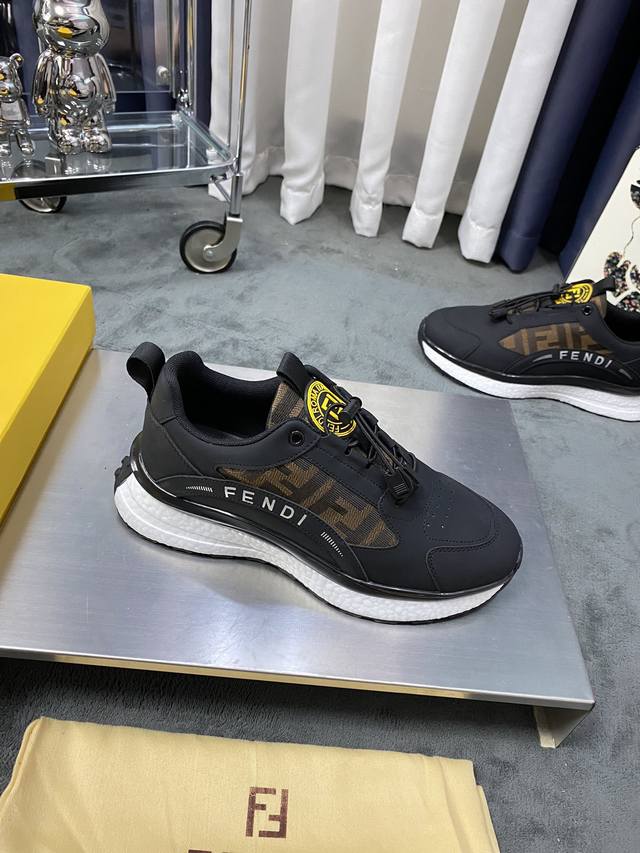 商品商标: Fendi 芬迪 运动鞋正码码数: 38-44 45定做商品材料: 高端品质 原单，高科技飞织纳米面料，透气运动网布内里，原版超轻大底，超高品控 做