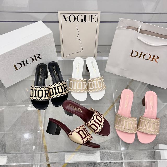 出厂价：迪奥 Dior 2024 春夏新款女鞋 Cd字母刺绣logo平底拼色一字拖鞋 Size：35-42