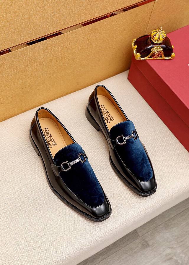 商品商标：Ferragamo 菲拉格慕 休闲皮鞋正码码数: 38-44 45.46.47订制商品材料：精选 进口头层高丝光小牛皮鞋面+奢华五金扣，进口水染牛皮内