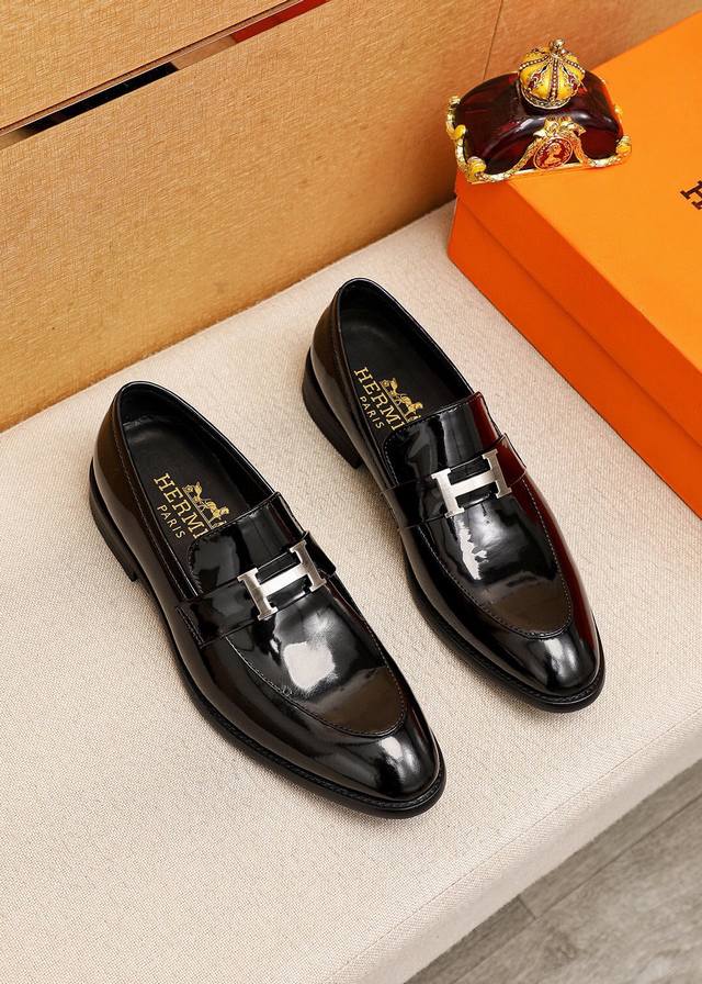 商品商标：Hermes 爱马仕 休闲皮鞋正码码数: 39-44 38.45.46订制商品材料：精选 进口头层开边珠牛皮鞋面+经典五金扣，进口水染牛皮内里 强烈立