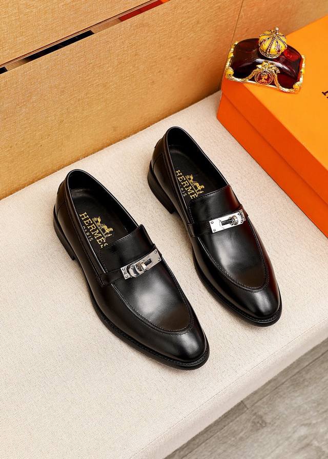 商品商标：Hermes 爱马仕 休闲皮鞋正码码数: 39-44 38.45.46订制商品材料：精选 进口头层小牛皮鞋面+经典五金扣，进口水染牛皮内里 强烈立体视