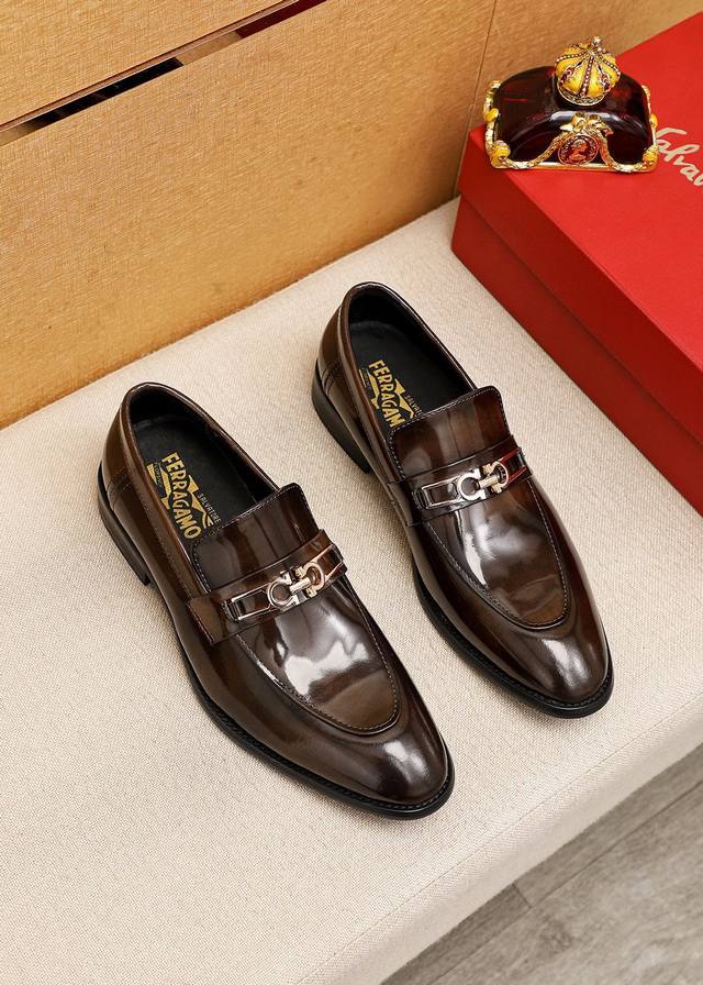 商品商标：Ferragamo 菲拉格慕 休闲皮鞋正码码数: 39-44 38.45.46订制商品材料：精选 进口开边珠牛皮鞋面+奢华五金扣，进口水染牛皮内里 强