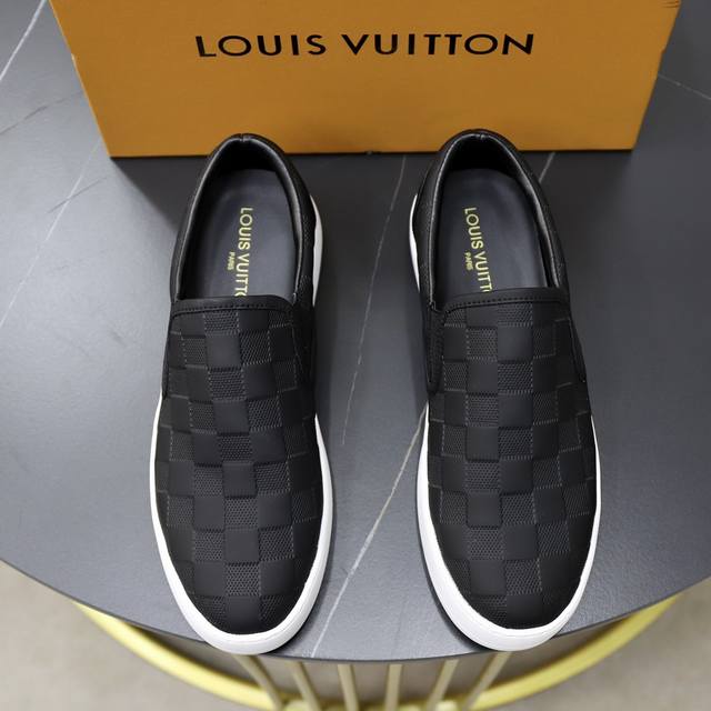 商品商标:Louis Vuitton 路易威登正码码数:38-44 45定做商品材料:原版牛皮面 舒适内里 轻便耐磨大底，男士时尚休闲鞋 跑步 运动鞋 尊贵奢侈