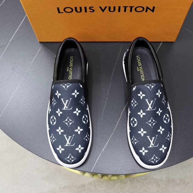 商品商标:Louis Vuitton 路易威登正码码数:38-44 45定做商品材料:顶级原版透气布料拼接牛皮，舒适羊皮内里，轻便耐磨柔软原版橡胶大底，年轻时尚