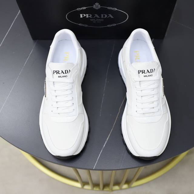 商品商标:Prada 普拉达 运动鞋正码码数:38-44 45定制商品材料:男鞋高端品牌：官网1：1最新力作：鞋面采用意大利进口原厂牛皮羊皮内里制作，让行走更加