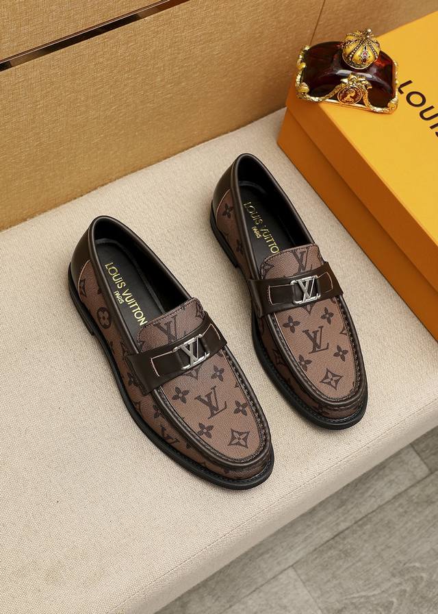 商品商标：Louis Vuitton 路易威登 休闲皮鞋正码码数: 38-44 45.46订制商品材料：精选 进口头层布料鞋面+奢华五金扣，进口头层牛皮内里 强