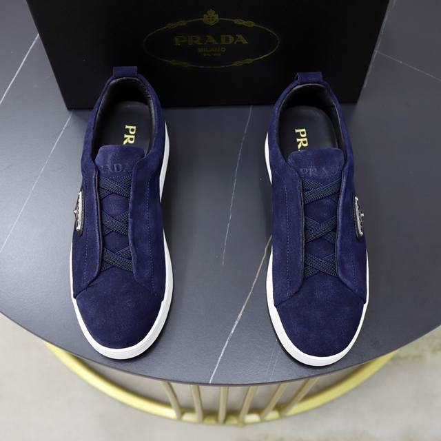 品牌：Prada 普拉达标准码：男码38–44 45定制等级： 原单品质材料：原版牛皮 原版牛皮内里 原版特供大底款式类别：男士时尚休闲运动板鞋 尊贵奢侈品元素