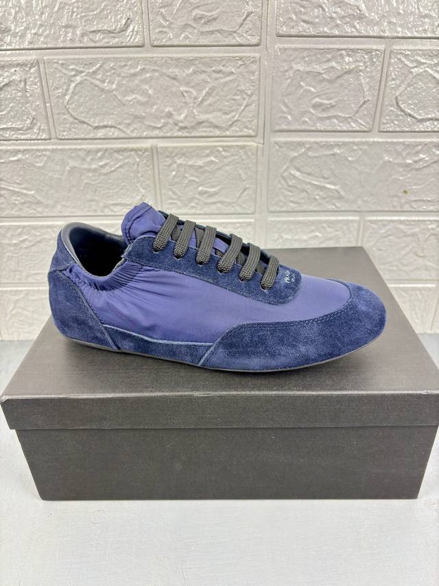 工厂价： 普拉达 Prada 市面上最高版本原版1:1复制鞋面：丝绸反绒内里：羊皮大底：橡胶大底码数：35-44101112