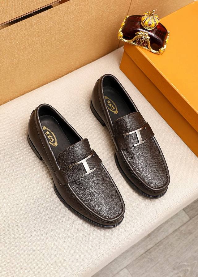 商品商标：Tods 托德斯 休闲皮鞋正码码数: 38-44 45订制商品材料：精选 头层荔枝纹牛皮鞋面+奢华五金扣，进口牛皮内里 强烈立体视觉效果，橡胶大底颜