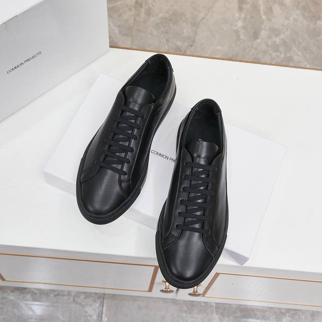 Cp 顶级 女少情侣款size:35-44 女41.男38.45.定做2024 Common Projects 简称 Cp，扁头小白鞋，Cp 是诞生于纽约的鞋履