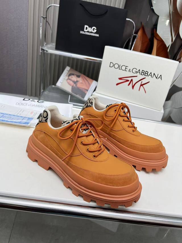 Dg*杜嘉班纳 Size:39-46码 45.46定制不退换Dg 杜嘉班纳 顶级重磅推出2024最新力作秋冬款d&G 厚底德比休闲大头鞋火爆上线，顶级的私人独家