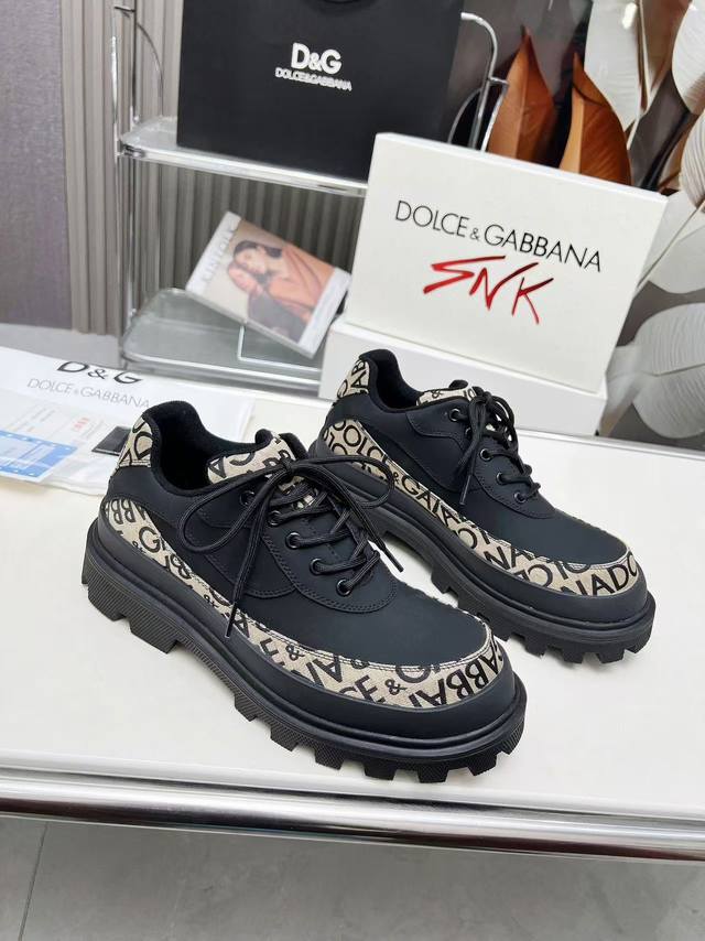 Dg*杜嘉班纳 Size:39-46码 45.46定制不退换Dg 杜嘉班纳 顶级重磅推出2024最新力作秋冬款d&G 厚底德比休闲大头鞋火爆上线，顶级的私人独家