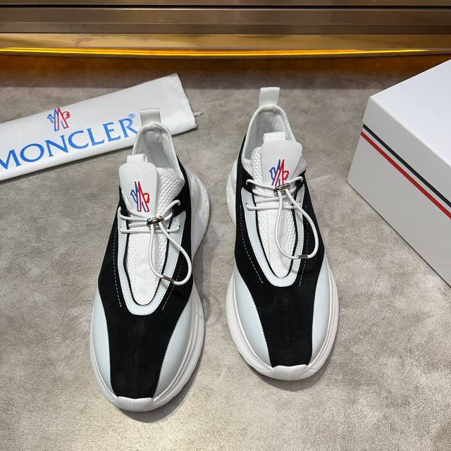 Moncler 顶级 -Size ：39-44 38.45.可订做高端品质 Moncler蒙口男士系带休闲运动鞋，具有舒适防滑性能，采用一体成型进口飞织科技面料