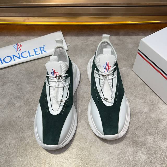 Moncler 顶级 -Size ：39-44 38.45.可订做高端品质 Moncler蒙口男士系带休闲运动鞋，具有舒适防滑性能，采用一体成型进口飞织科技面料