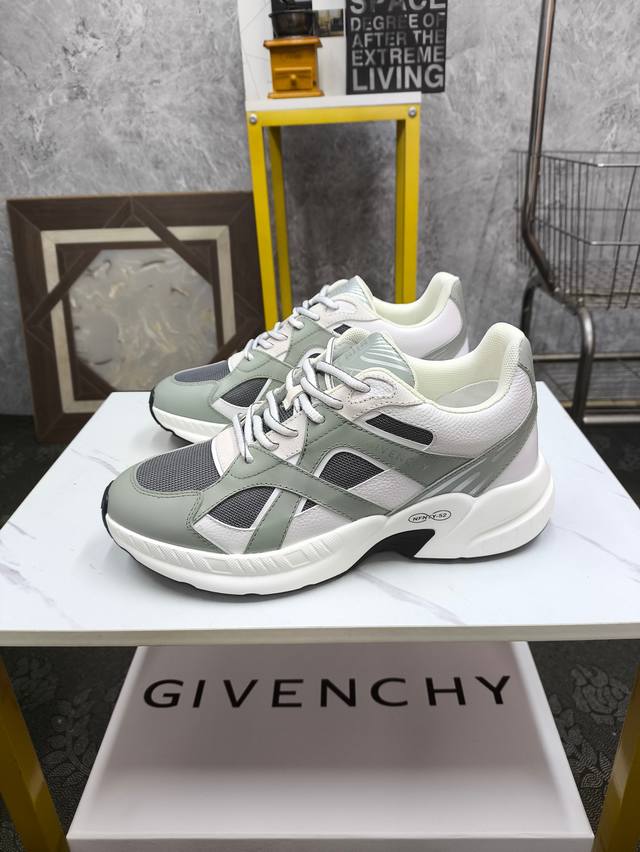 Givenchy 纪梵希 新款 专柜同步 人手一双 不容错过 专柜买版 完全1:1 开模定制顶级版本 原版展示提供对比 让大货做到和原版0区别 实物和图片来见证