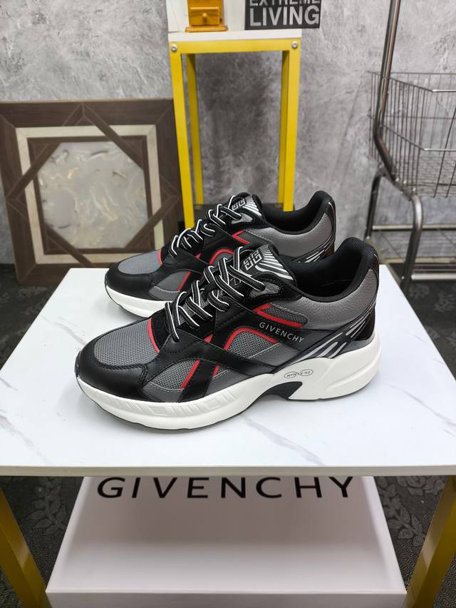 Givenchy 纪梵希 新款 专柜同步 人手一双 不容错过 专柜买版 完全1:1 开模定制顶级版本 原版展示提供对比 让大货做到和原版0区别 实物和图片来见证