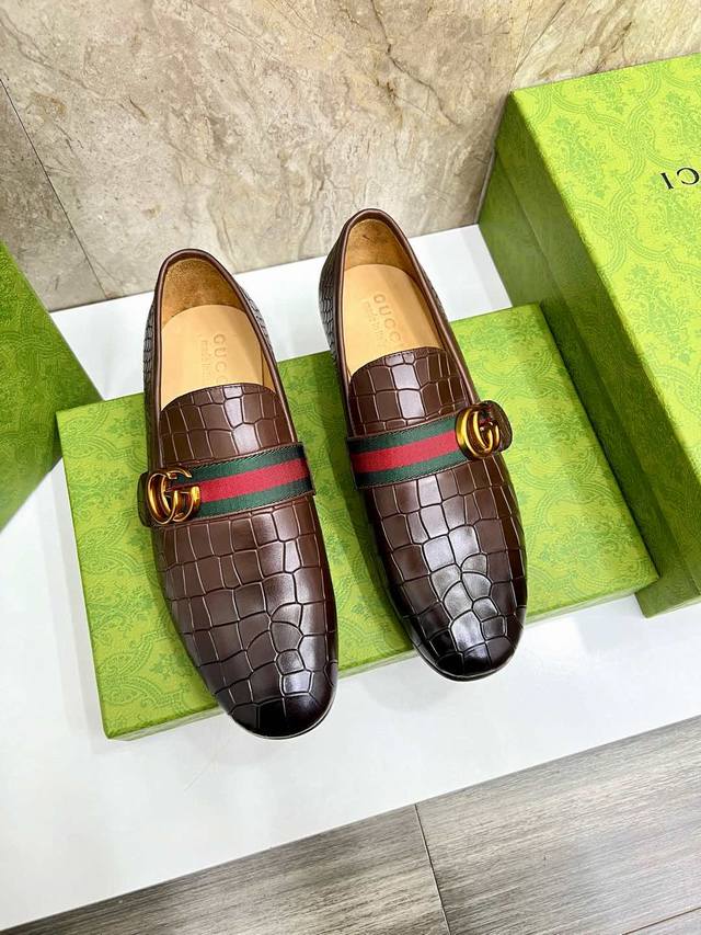 原版真皮大底品牌：Gucci 古奇标准码：男码38 44 45 46可以定做等级：官网同款 原单品质材料：原版牛皮 水染牛皮内里 原版真皮大底款式类别：男士时尚