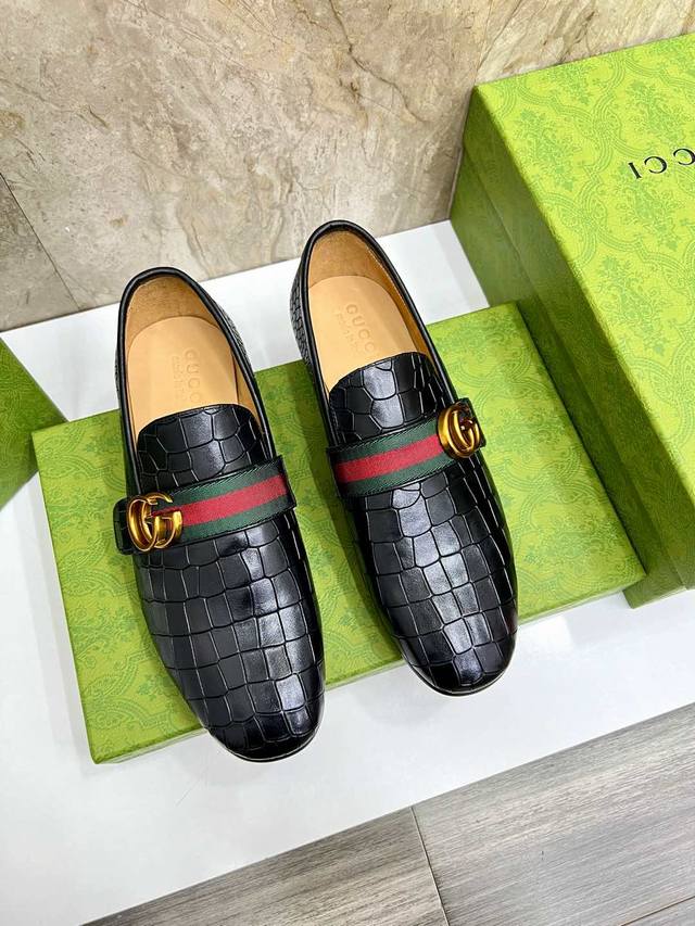 原版真皮大底品牌：Gucci 古奇标准码：男码38 44 45 46可以定做等级：官网同款 原单品质材料：原版牛皮 水染牛皮内里 原版真皮大底款式类别：男士时尚