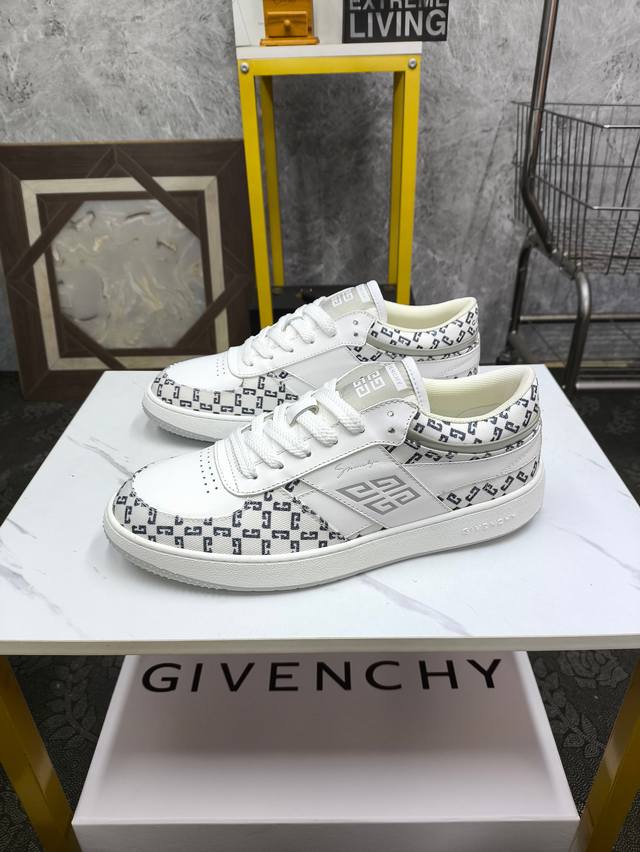 Givenchy 纪梵希 新款 专柜同步 人手一双 不容错过 专柜买版 完全1:1 开模定制顶级版本 原版展示提供对比 让大货做到和原版0区别 实物和图片来见证