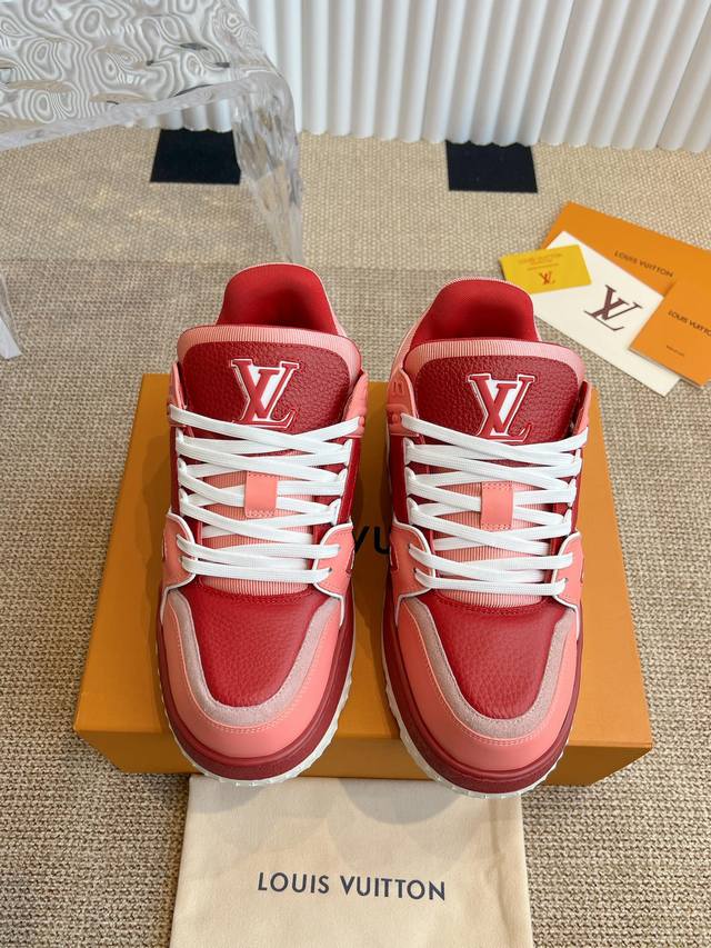 Lv 路易威登新款trainer 最新配色运动鞋板鞋 可爱胖trainer，来闭着眼睛买的款式，打破颜色的单一变化，更年轻了胖trainer 也可以叫发福鞋，憨