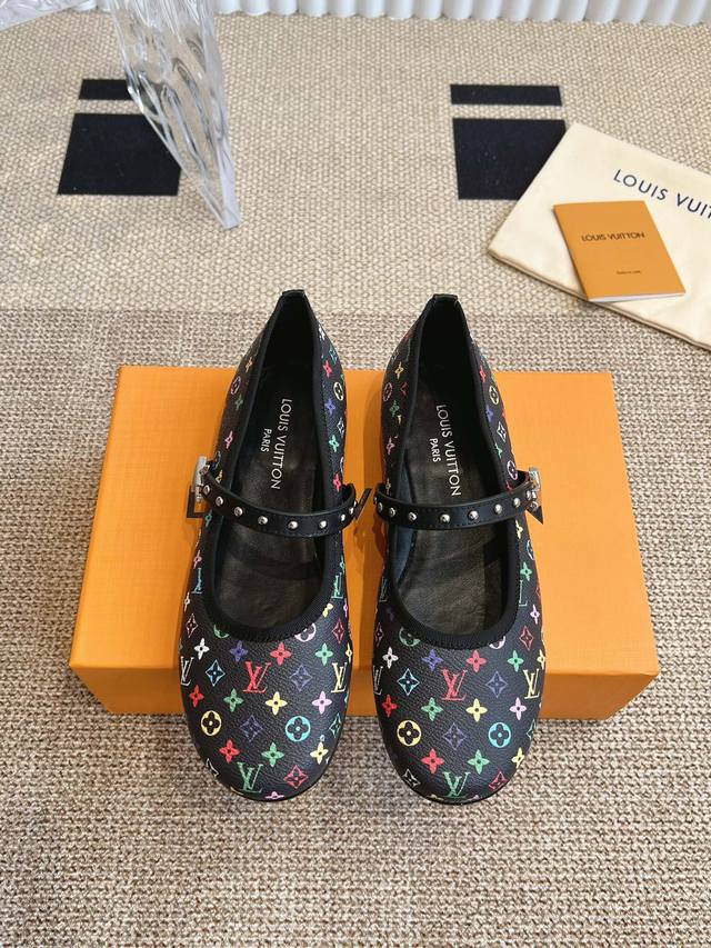 Louis Vuitton Ss25 New Arrival 春夏系列玛丽珍新品简约精致，高级感满满，尽显优雅气质～上脚超好看，拉满了夏日美鞋 9绝绝子啊鞋面：