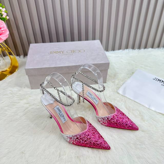 出厂Jimmy Choo 吉米周是一个非常全面之尊贵时尚生活品牌， 香港,美国等大时尚博主及明星的同款表带女士高跟，中跟，平跟后空凉鞋系列澳大利亚尖头 圆头，方