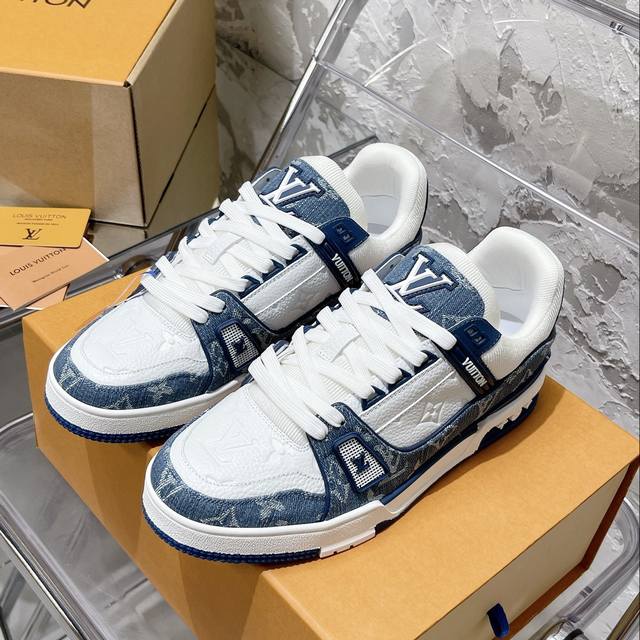 情侣码#顶级代购版本 Lv Trainer 情侣限定系列休闲运动篮球鞋颜值担当 上脚帅炸，每个颜色都是巨巨巨好看！潮人必备单品原版订制压纹粒面小牛皮 非市面超纤