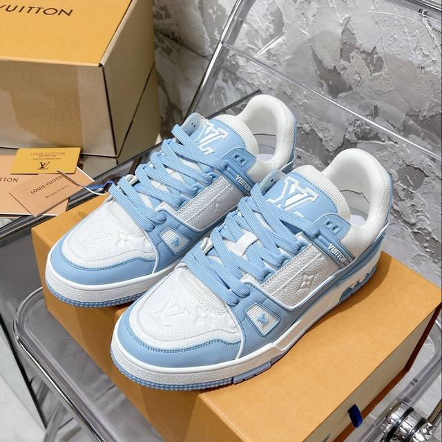 情侣码#顶级代购版本 Lv Trainer 情侣限定系列休闲运动篮球鞋颜值担当 上脚帅炸，每个颜色都是巨巨巨好看！潮人必备单品原版订制压纹粒面小牛皮 非市面超纤