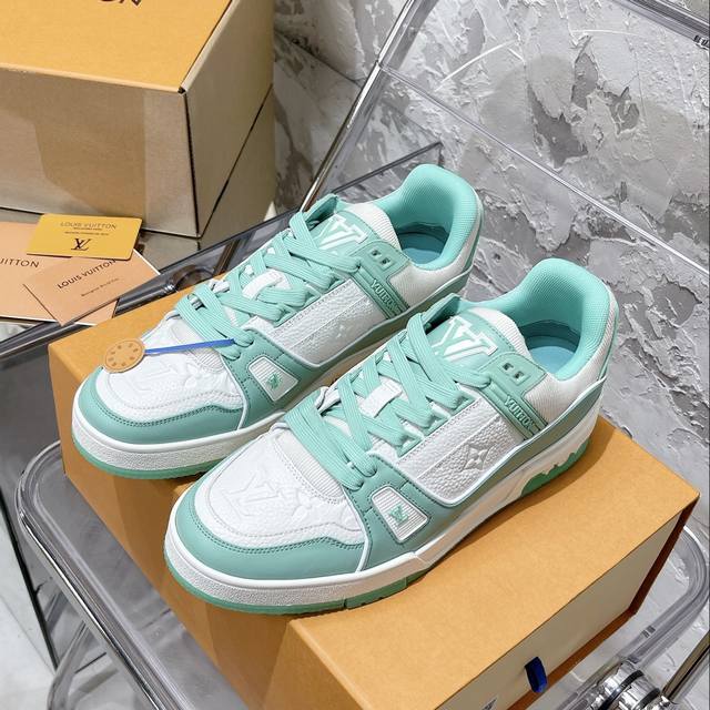 情侣码#顶级代购版本 Lv Trainer 情侣限定系列休闲运动篮球鞋颜值担当 上脚帅炸，每个颜色都是巨巨巨好看！潮人必备单品原版订制压纹粒面小牛皮 非市面超纤