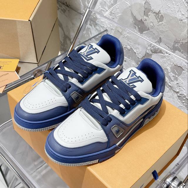 顶级代购版本 Lv Trainer 情侣限定系列休闲运动篮球鞋颜值担当 上脚帅炸，每个颜色都是巨巨巨好看！潮人必备单品原版订制压纹粒面小牛皮 非市面超纤皮 大家