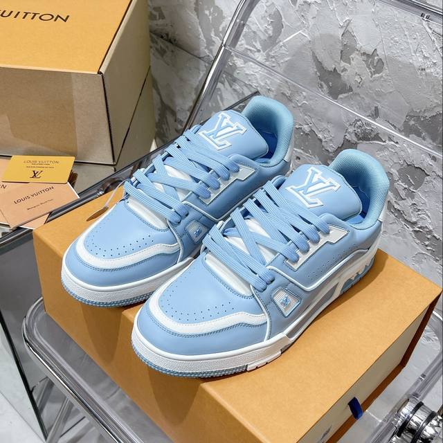 顶级代购版本 Lv Trainer 情侣限定系列休闲运动篮球鞋颜值担当 上脚帅炸，每个颜色都是巨巨巨好看！潮人必备单品原版订制压纹粒面小牛皮 非市面超纤皮 大家