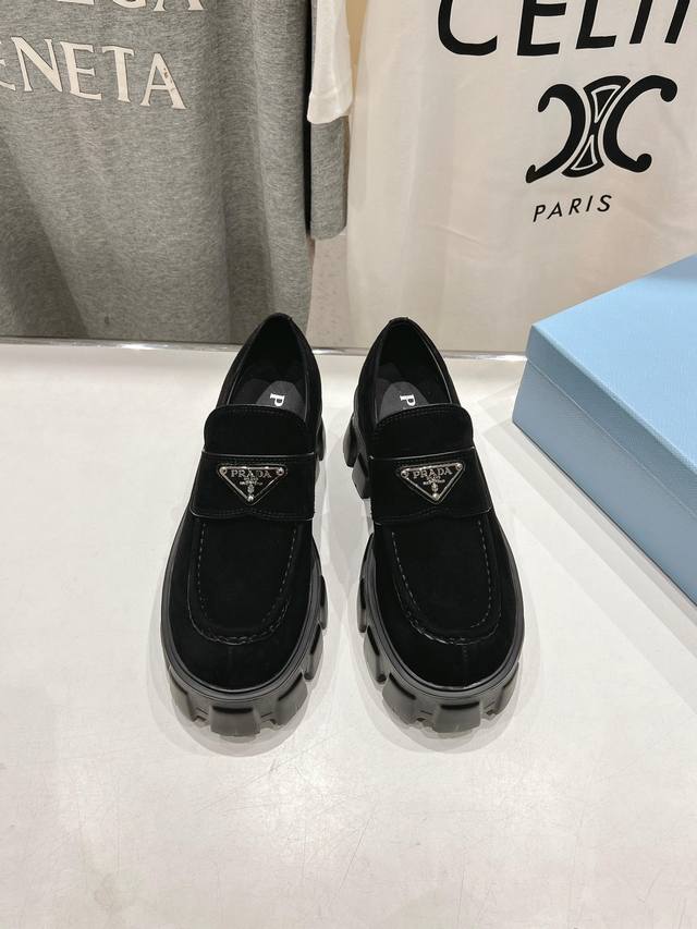 高版本出厂Prada* 普拉达ss25New Arrival～P家2025Ss新品三角扣单鞋乐福鞋 顶级品质...经典三角标，经典鞋型，可以给予满眼的爱意 超级