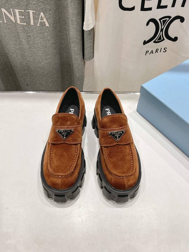 高版本出厂Prada* 普拉达ss25New Arrival～P家2025Ss新品三角扣单鞋乐福鞋 顶级品质...经典三角标，经典鞋型，可以给予满眼的爱意 超级