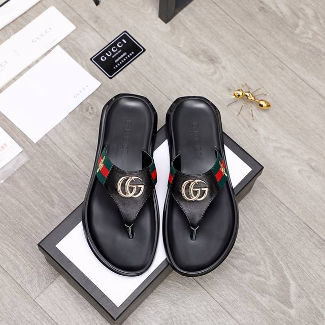 工厂价 Gucci 古驰 新款休闲拖鞋，官网1:1、高品质 完美做工 透射出一种尊贵奢华，高端超凡工艺中升华其奢侈定义 码数；38-44 大量现货