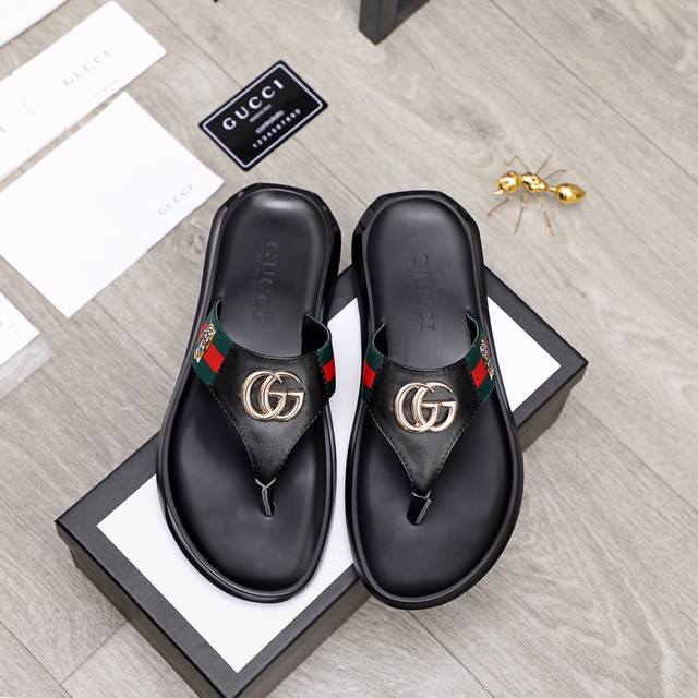 工厂价 Gucci 古驰 新款休闲拖鞋，官网1:1、高品质 完美做工 透射出一种尊贵奢华，高端超凡工艺中升华其奢侈定义 码数；38-44 大量现货