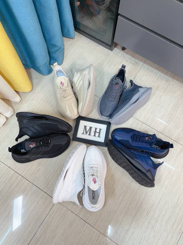 出厂价 Moncler 蒙口、官网同款 高品质男鞋 材料：定制小牛皮 网布透气内里真皮鞋垫 原版开模防滑大底款式类型：男士休闲运动鞋 系带款男鞋系列 欧美潮流风