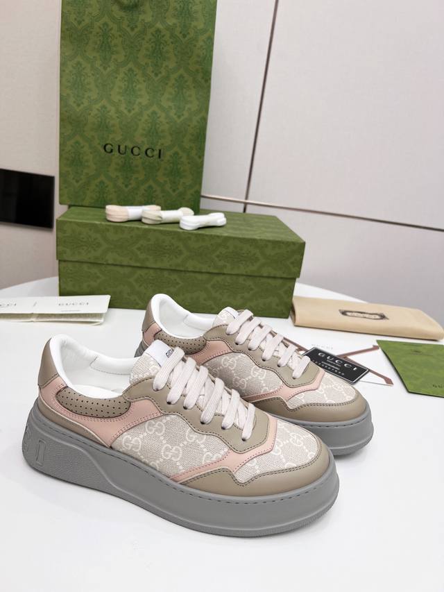 出厂价 Gucci 全新chunky 轻便软厚底运动系列！ G家情侣款饼干鞋，古驰专柜同步款，古奇走秀款！ 款式设计轻奢复古 厚底增高 相似于经典小白鞋的升级版