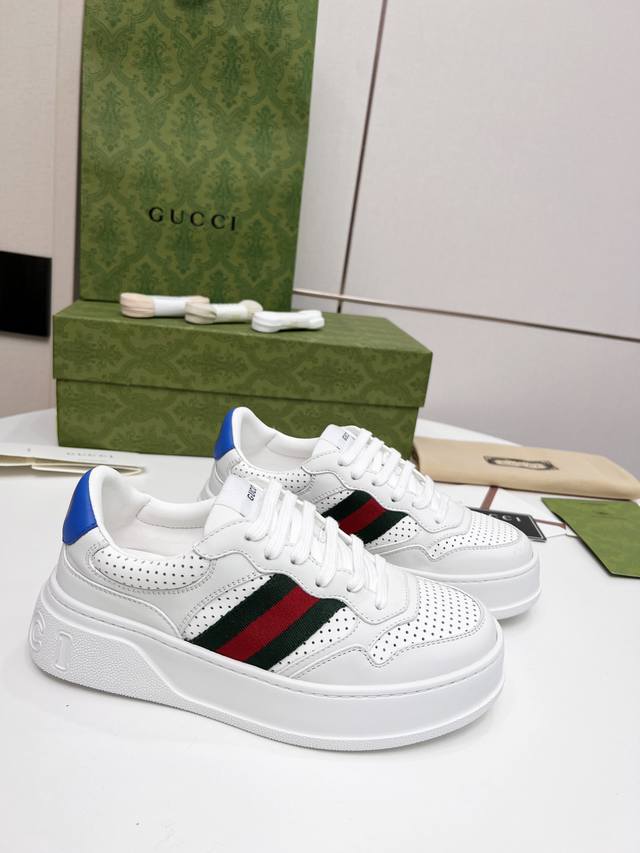 出厂价 Gucci 全新chunky 轻便软厚底运动系列！ G家情侣款饼干鞋，古驰专柜同步款，古奇走秀款！ 款式设计轻奢复古 厚底增高 相似于经典小白鞋的升级版