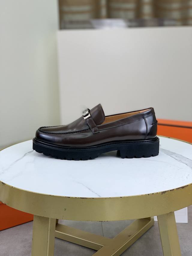 工厂价 原版发泡大底 品牌：Hermès 爱马仕 标准码：男码39-44 38、45、46可以定做 等级：官网同款 原单品质材料：原版柔软开边珠小牛皮 水染牛皮