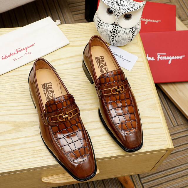 工厂价 Ferragamo 菲拉格慕 爆款时尚休闲鞋官网专柜1:1制作，原版开模好质量看得见，进口高端头层牛皮，水染皮内里纹路很清优质防水防滑耐磨大底高品质低价