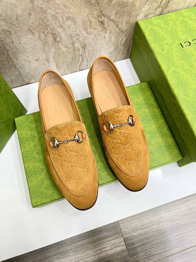 原版真皮大底品牌：Gucci 古奇标准码：男码38 44 45 46可以定做等级：官网同款 原单品质材料：原版羊京材质 原版真皮大底款式类别：男士时尚休闲皮鞋