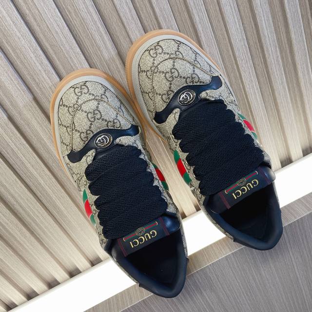 实价 Gucci 2024最新情侣款胖嘟嘟小脏鞋~~厚底鞋~~休闲鞋~~运动鞋~~鞋面牛皮拼接经典双g布面料，头层牛皮内里，垫脚乳胶注塑一体，私模6Cm厚tpu