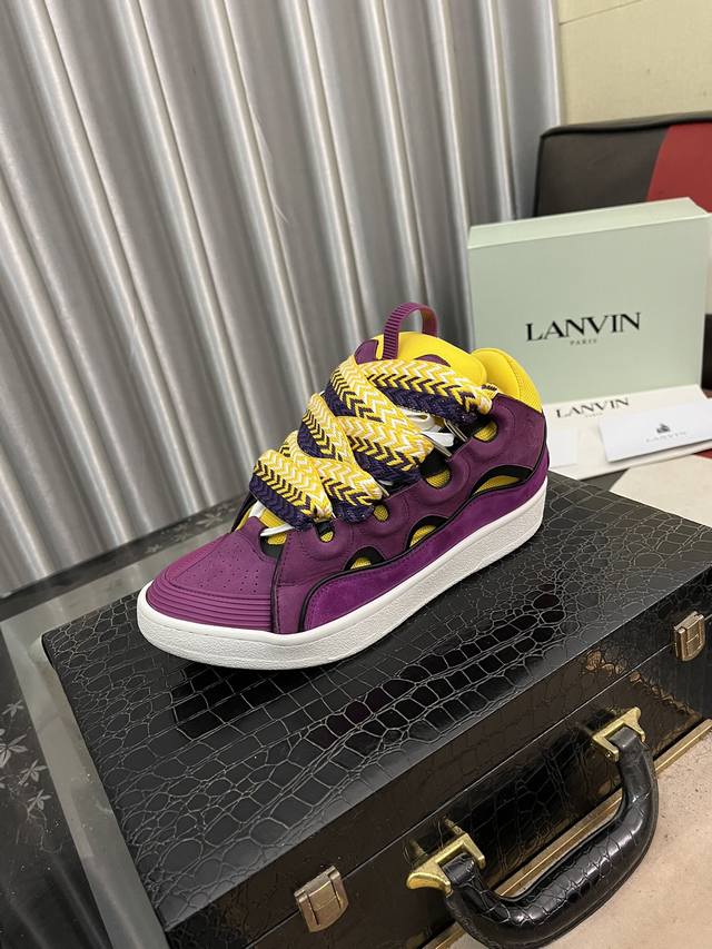 出厂价： 浪凡lanvin 限定系列；沉稳、笃定、活泼、经典与潮流、成熟与青春；诠释多面魅力组合构成一个五彩斑斓的艺术品浪凡情侣款面包鞋，运动鞋，德训鞋，高帮鞋