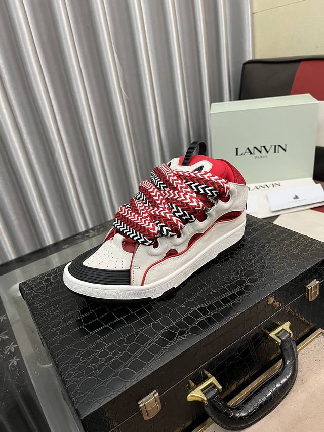 出厂价： 浪凡lanvin 限定系列；沉稳、笃定、活泼、经典与潮流、成熟与青春；诠释多面魅力组合构成一个五彩斑斓的艺术品浪凡情侣款面包鞋，运动鞋，德训鞋，高帮鞋