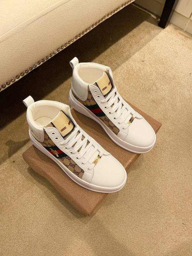 工厂价 高帮 Gucci 古奇顶级新款专柜同步发售，鞋面意大利进口头层牛皮 全进口真皮内里，完全1比1复刻，鞋底：原厂特供原版底，独家活动成型底超级舒适，原厂跟