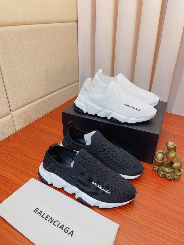 实价： Balenciaga 巴黎世家：顶级代购男士最新专柜同步发售，意大利进口织物布匹; 凸显高端 贵气 档次 做工考究 水染羊皮垫脚 ，鞋底：原厂特供原版底