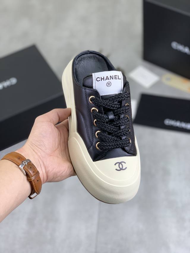 工厂价 实价 高品质 Chanel 25K 春季专柜新款 天花板顶级品质这款靴子真的是小个子福星，厚底5Cma 更精致一点菱格，显腿瘦，关键是上脚很舒服鞋面：进