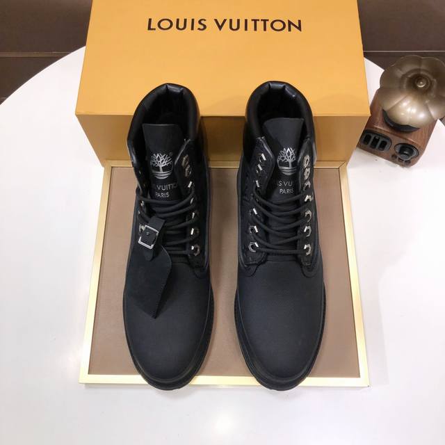 工厂 Louis Vuitton 新款原单lv路易威登 * 顶级版本 Lv经典潮鞋！选用进口原厂lv布料滴胶面 透气网布内里.原版耐磨橡胶发泡大底！高品质精品！